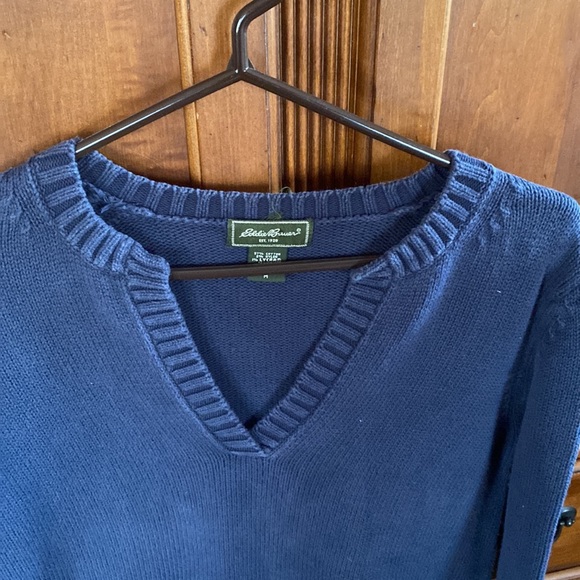 Women’s M navy Eddie Bauer cotton v neck sweater - Picture 2 of 4